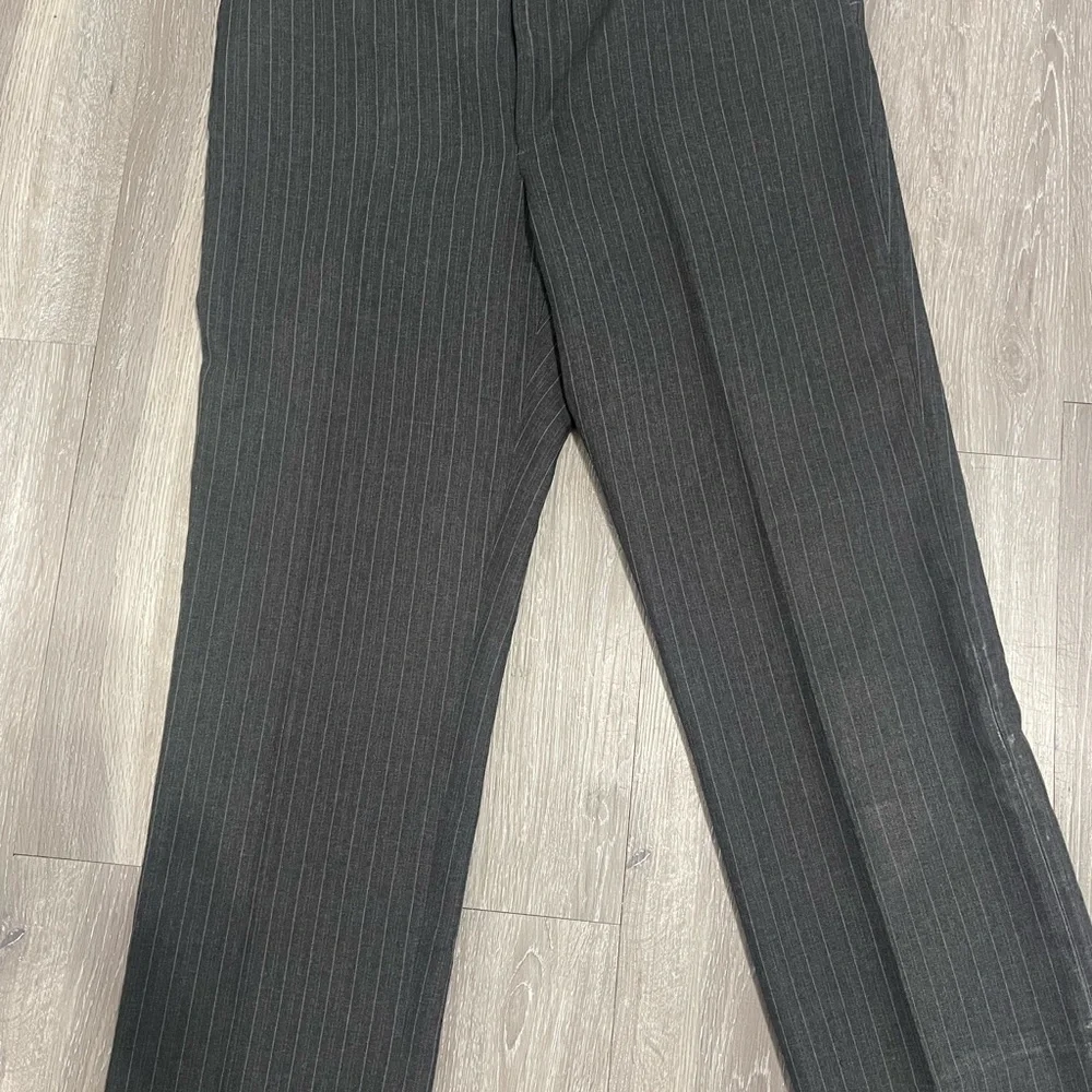 MN6 Men's Gray Pinstripe Dress Pants - Picture 1 of 5